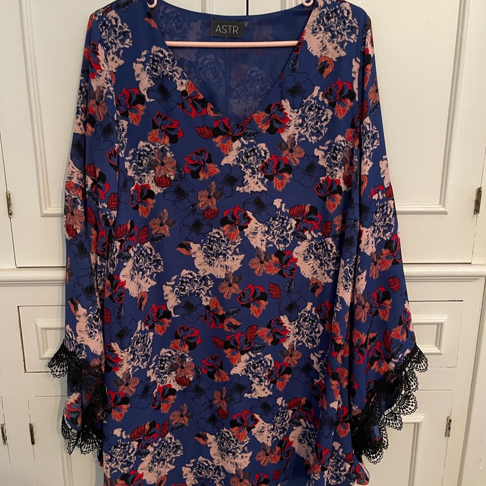 ASTR bell sleeve floral dress